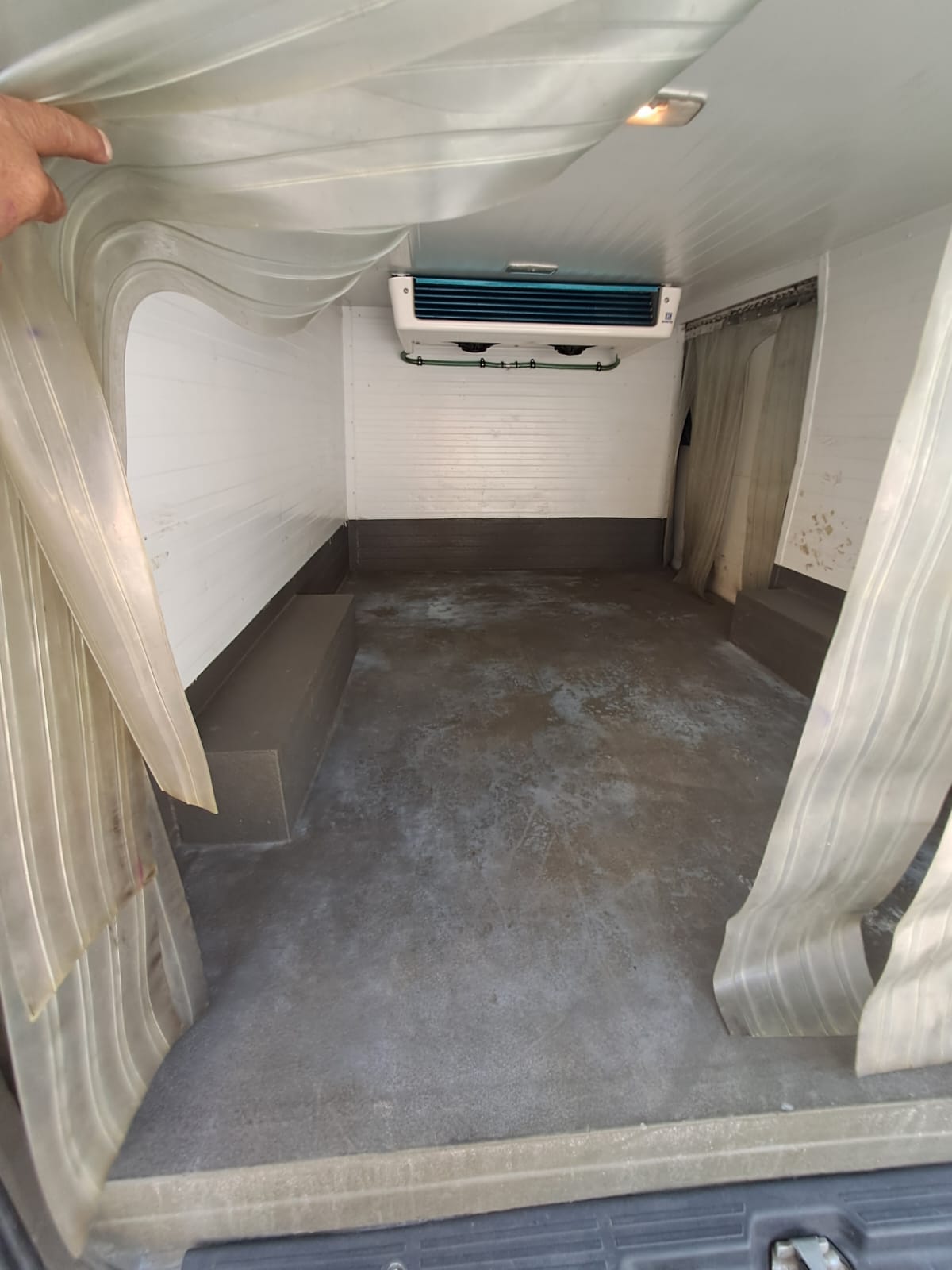 Refrigerator van rental in Dubai